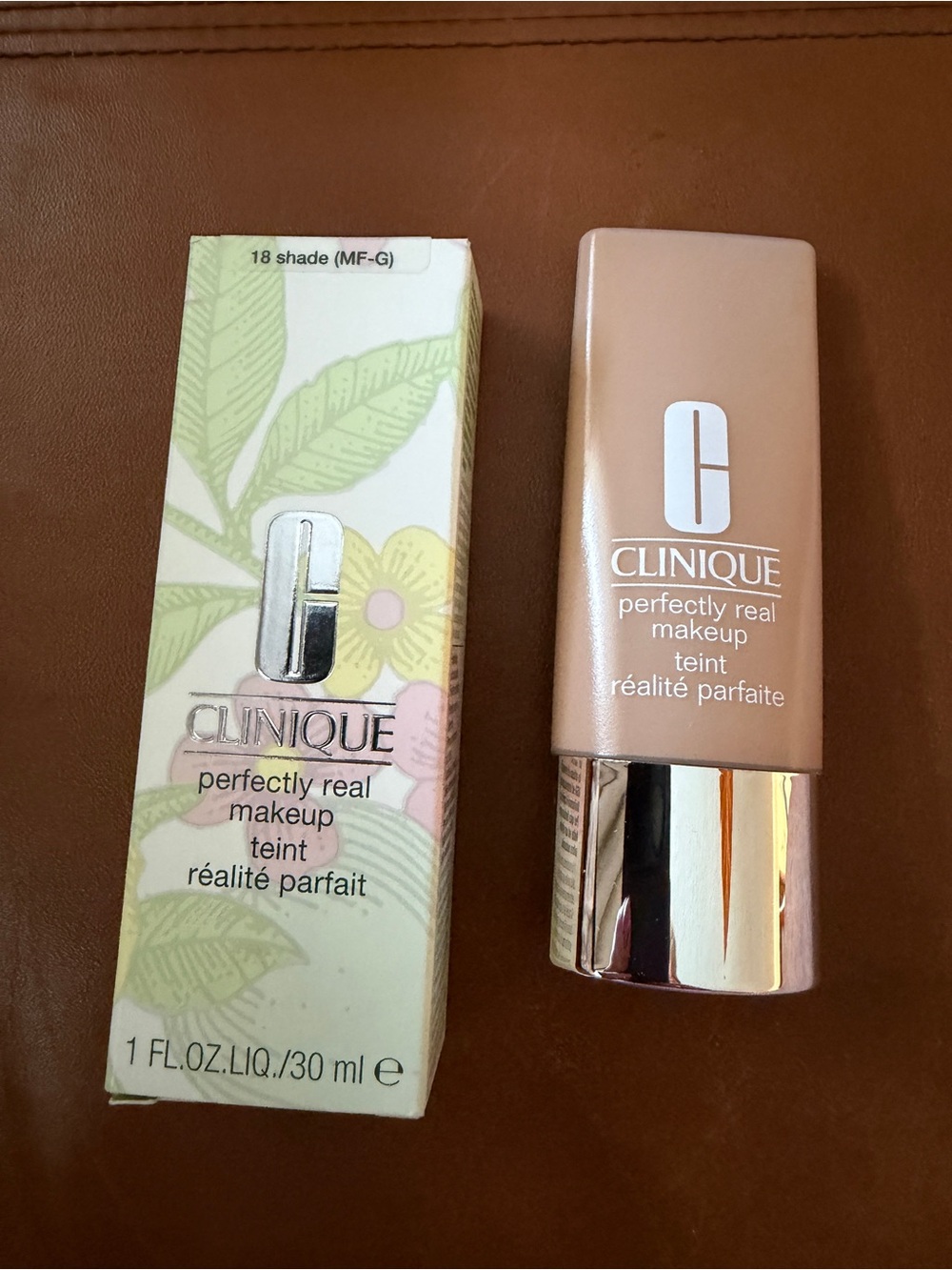 Clinique Perfectly Real Makeup Foundation - Natural Beige #18
